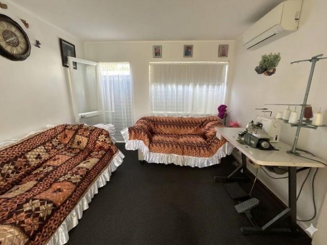 Four bedroom home in convenient Otahuhu location!