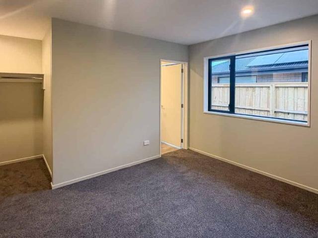 Four Bedroom Home In Lincoln!