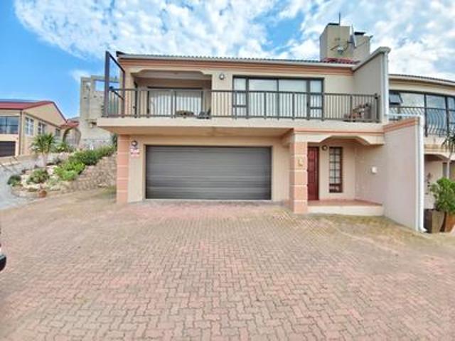 four bedroom spacious duet home in i.