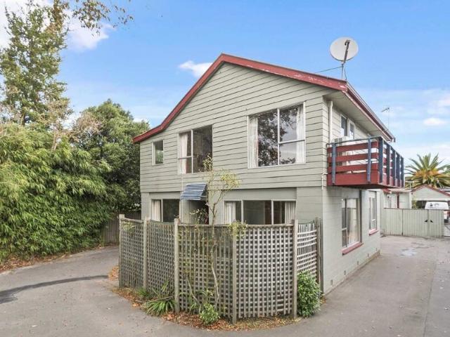 FOUR BEDROOM STUDENT ACCOMMODATION!