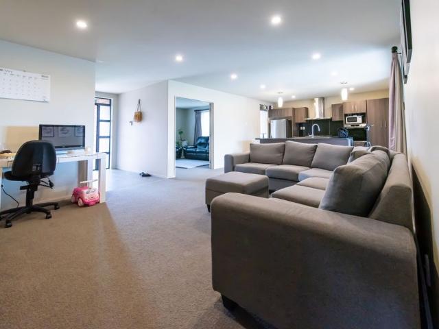 Large Family Home In Sought after Huntington