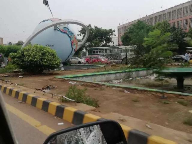 Four rooms 3 bed DD flat for sale Mazar e Quaid Price negotiable Karachi Amil Colony ID 06903