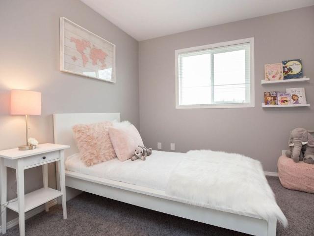 Foxdale Place 3 Bedroom Apartment for Rent at 10 Foxdale Way, Niverville, MB R0A 0A2