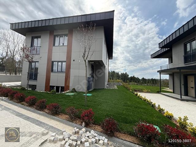 FL EMLAKTAN ŞİLE SAHİLKÖYDE VİLLA ELİT SİTEDE 7+1 255M2