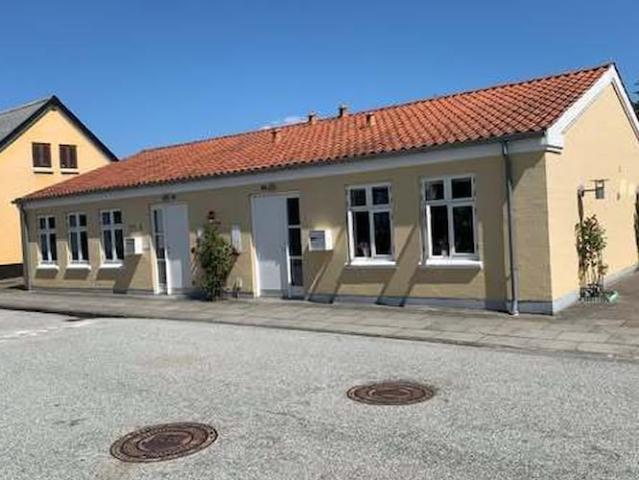 Flot og lys 2 værelses lejlighed central i Ilskov