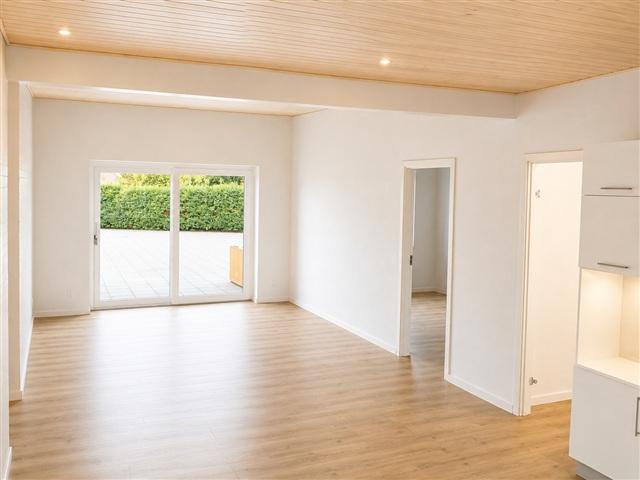 Flot og rummeligt rækkehus i Spentrup – 106 m² med 3 gode værelser og åbent køkken alrum