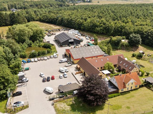 Flot renoveret administrations og domicilbygning + evt. lager hal