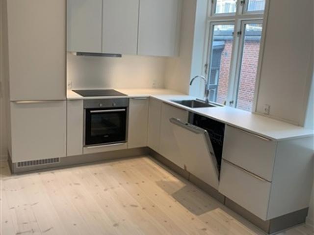 Flot 3 vær. i Vestergade, Odense C, Fyn