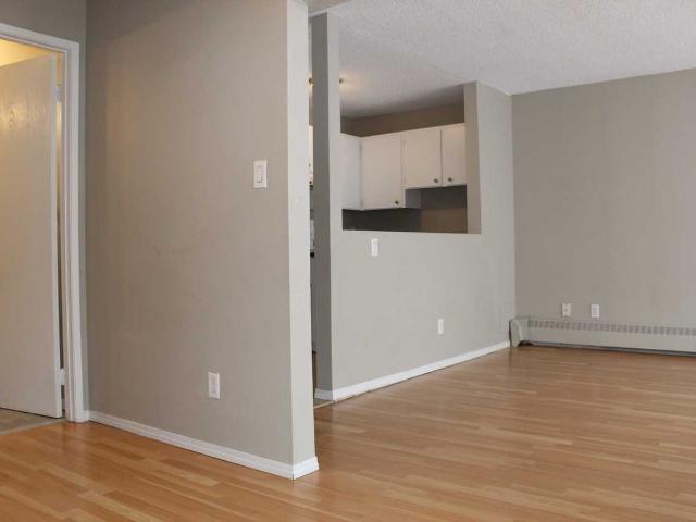 Floyd Manor 2 Bedroom Apartment for Rent at 1607 4 St Nw, Calgary, AB T2M 2Z1 Crescent Heights