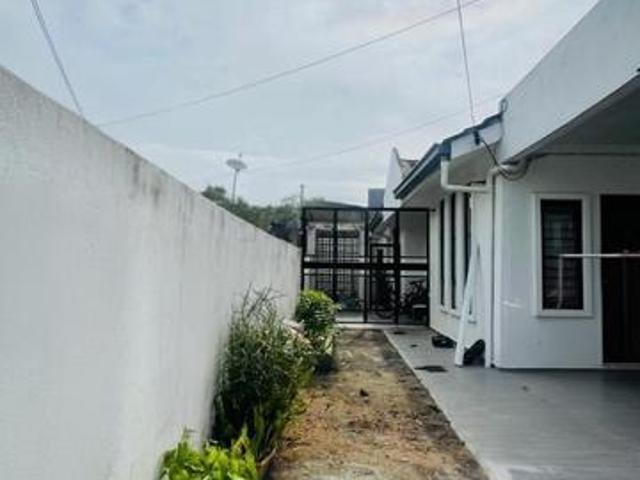 FLoan IRenovated Extended 1 Sty Semi D Bandar Rinching Semenyih