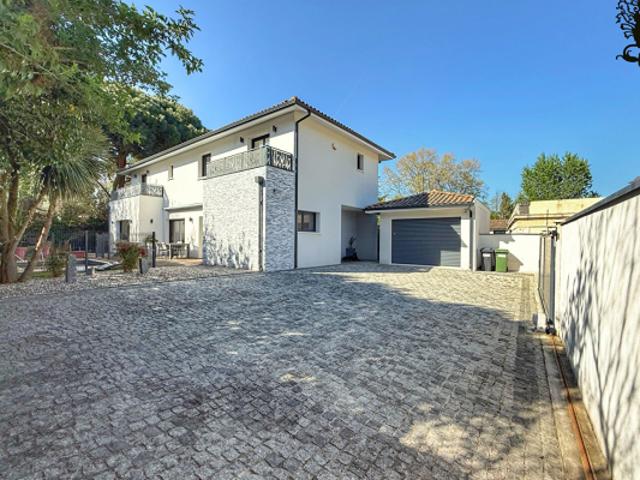 HAUT FLOIRAC Belle Contemporaine de 2017, 185m² avec garage, piscine