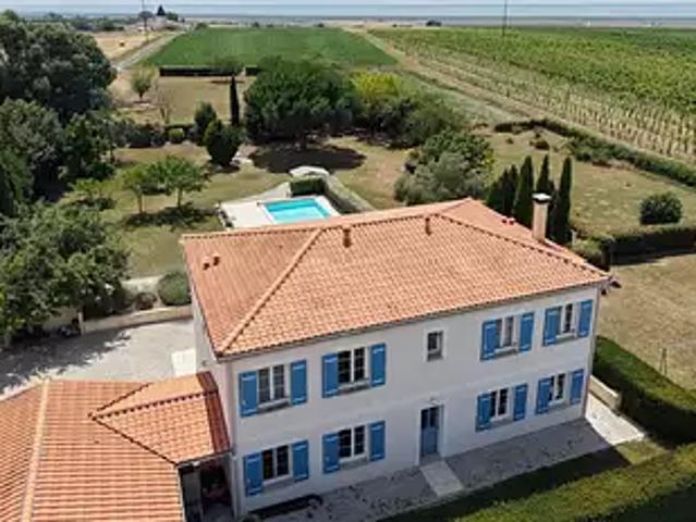 Floirac 17120 Achat / Vente maison 7 pièces t7 piscine terrasse