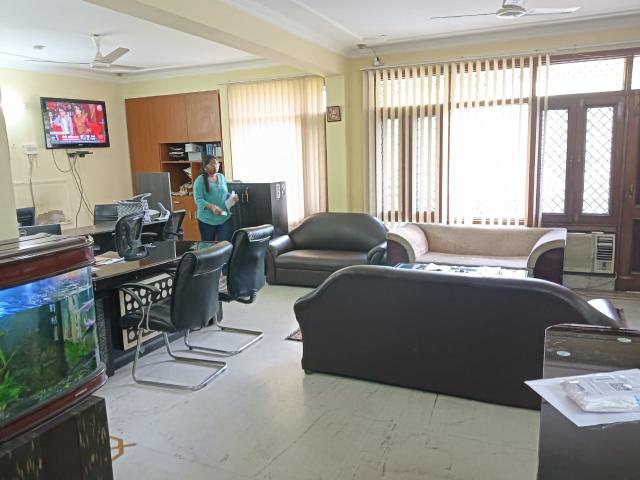 Floor 4 Bedroom 6400 Sq. Ft. Builder Floor in Safdarjung Enclave Delhi Listing ID: #9508