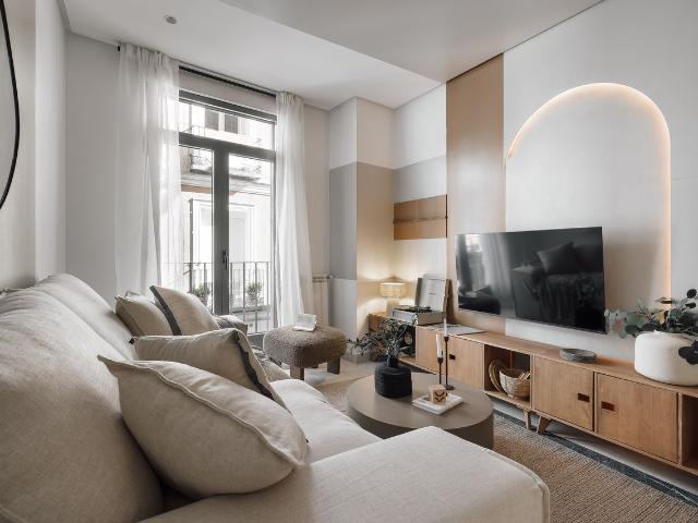 Flora 2 bedrooms in Chueca Justicia, Madrid Amsterdam Apartments for Rent