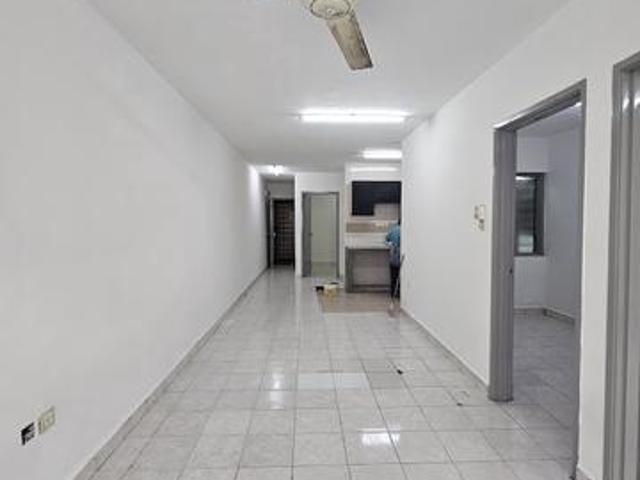 Flora Damansara Apartment Damansara Perdana 750sf 3R2B Newly Repaint