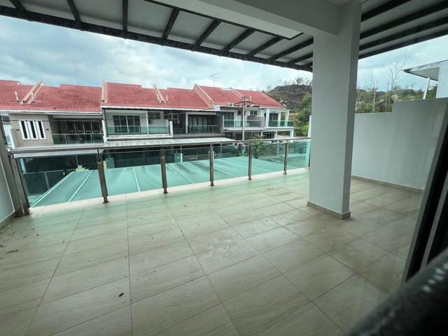 Flora Heights 22x70sf Double Storey Rinting Masai with Renovation