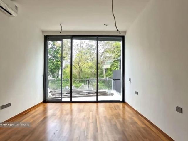 Florence Row D19, Terrace