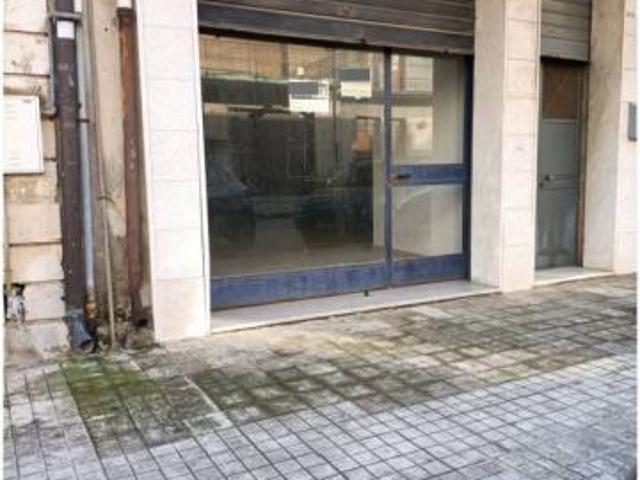 Floridia vendesi negozio 2 vani 400 Mq