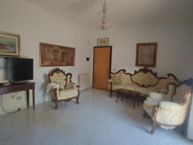 Floridia: zona Taverna, ampio e grazioso appartamento in affitto