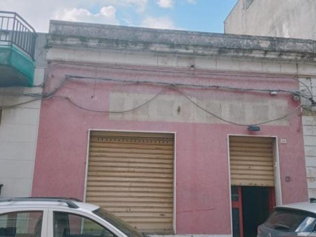 Floridia: immobile commerciale nel centro storico da ristrutturare