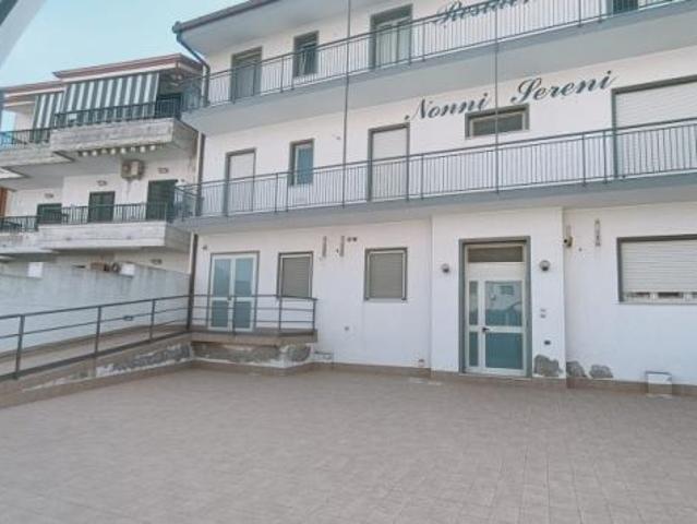 Floridia:intero stabile da adibire casa di riposo o struttura ricettiva categoria D/2