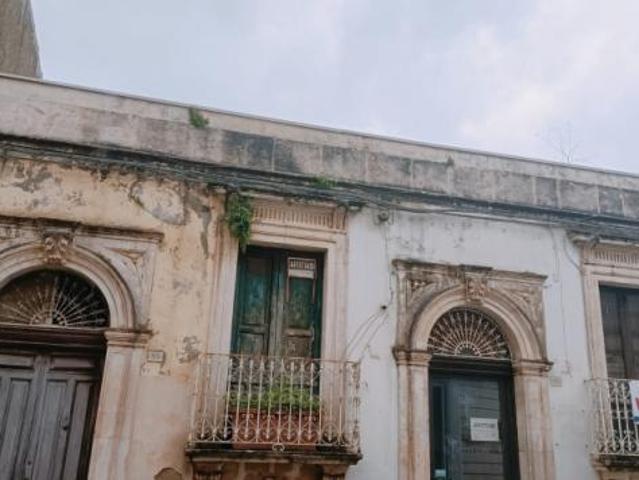 Floridia: Ristorante/pizzeria di mq 280 nel centro storico da ristrutturare