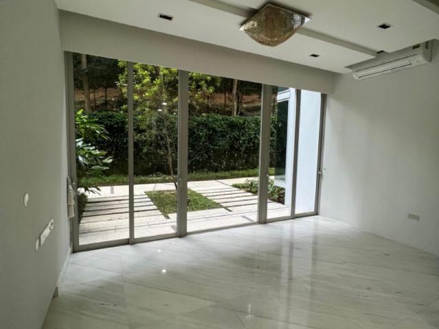 Floridian Condominium For Sale, $2,250,000, 2 Bed 2 Bath 904 sqft $2,489.00 psf