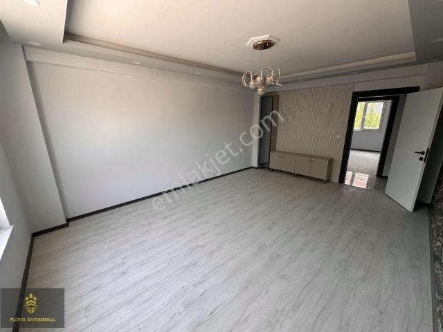 Florya Gm Bulvar Üzerin Geniş Ebv Banyolu Lüx 3+1 Daire