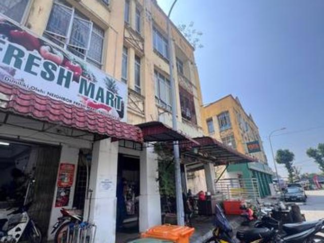 Flat near to 99 speedmart and main road to go to both klang and kapar