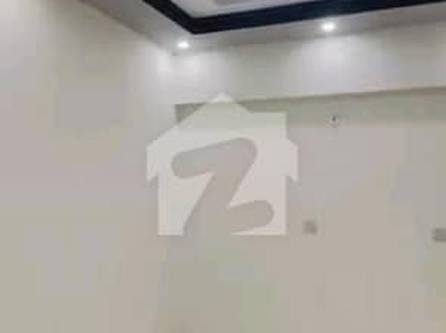 Flat Of 950 Square Feet Is Available In Contemporary Neighborhood Of Scheme 33