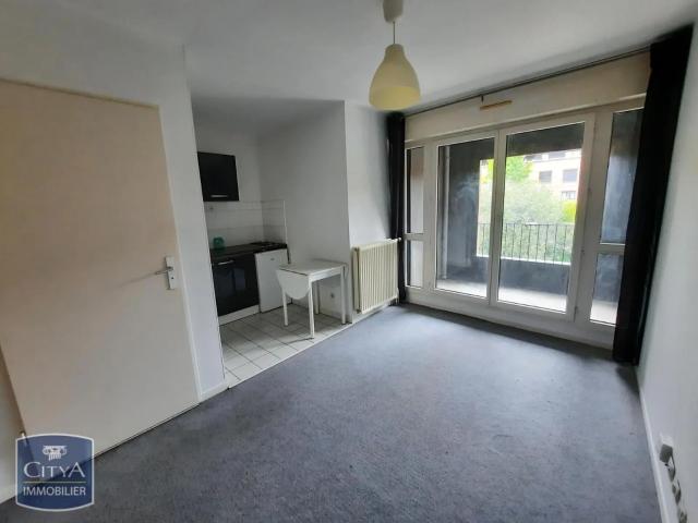 flat at Cours Monseigneur Roméro, Évry