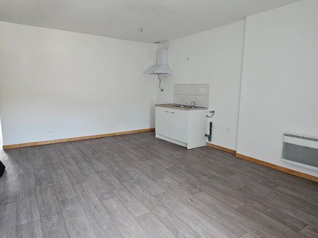 flat at Cours National Michel Baron, Saintes