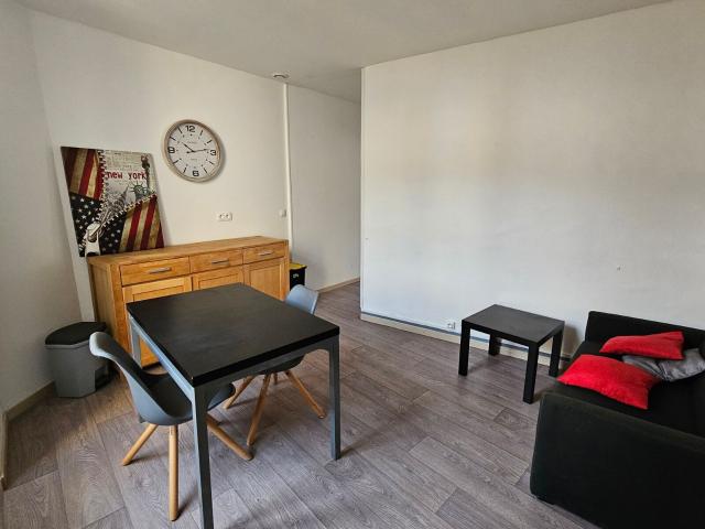 flat at Cours National Michel Baron, Saintes