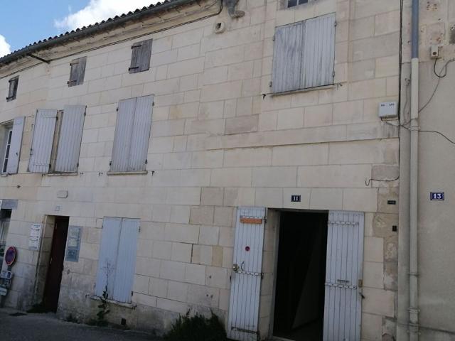 flat at Cours National Michel Baron, Saintes