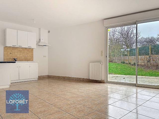 flat at D 22, Javené