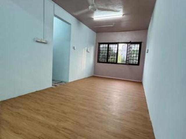 Flat at Flora Heights Seri Alam Corner Lot Good Condition Full Loan