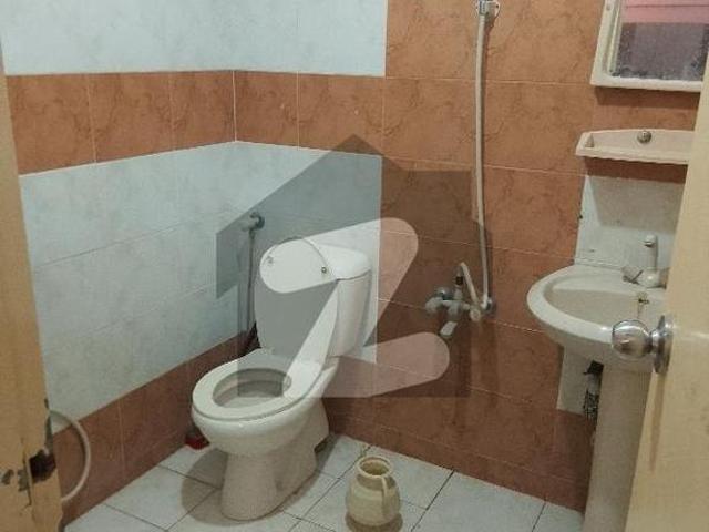 Flat available for rent Bahadurabad