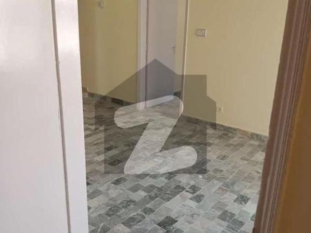 Flat available for rent in Clifton Block 4