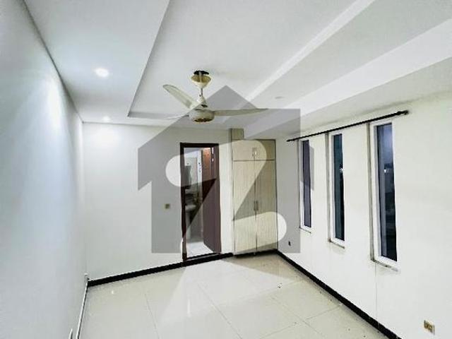 Flat available for Rent in D 12