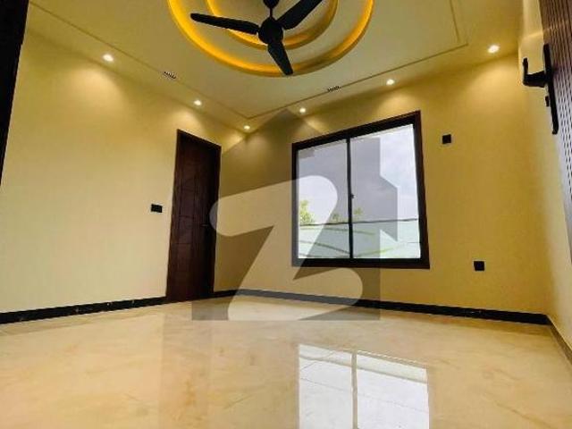 Flat available for rent in high rise bahadurabad