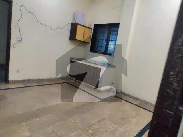 Flat available for rent in model town link road lahore model town link road