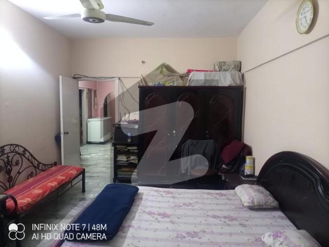 Flat availible for rent in gulistan e johar block 19 pak avenue vip location 2bed lounge with roof gulistan e jauhar block 19