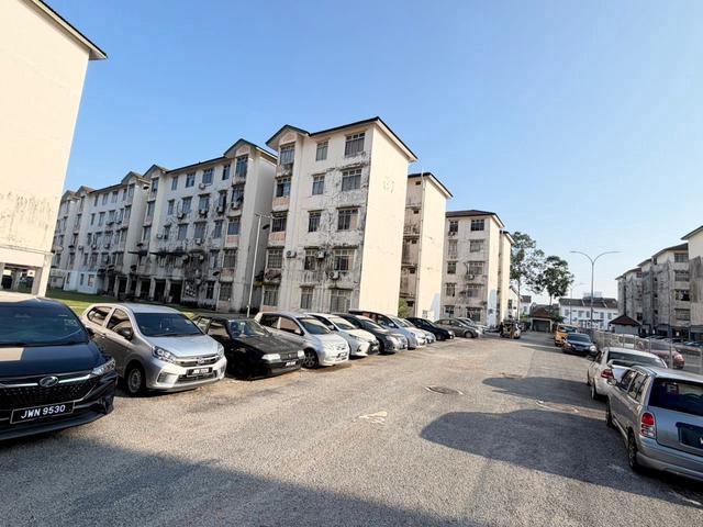 Flat Bukit Indah very good condition taken care unit