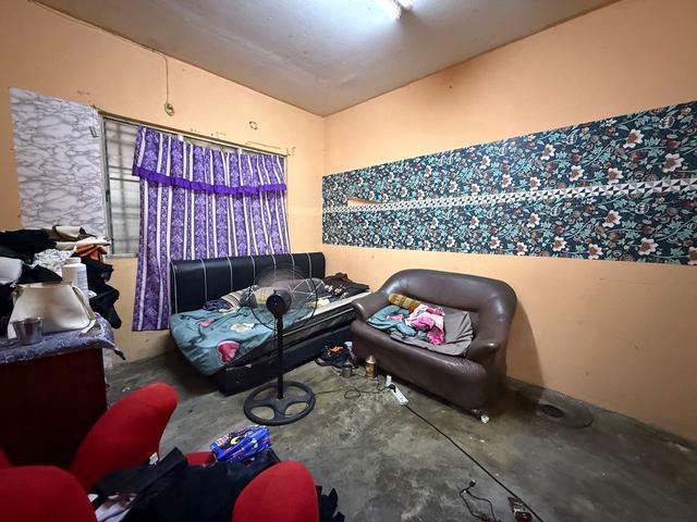Flat Bukit Tinggi 2 Klang near Burger King Ground Floor 100 Full Loan