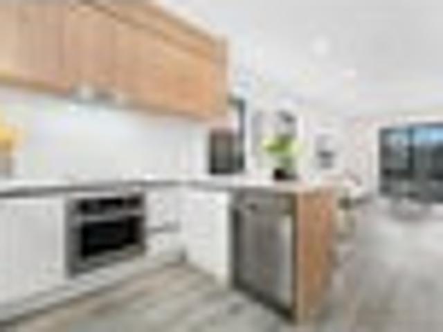 Flat Bush, 3 bedrooms, $670 pw