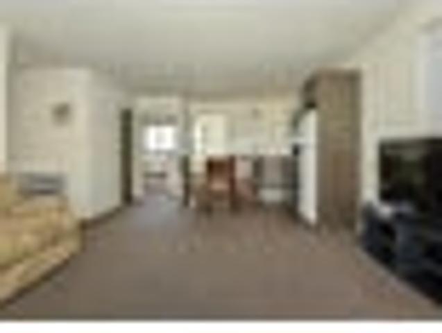 Flat Bush, 2 bedrooms, $550 pw