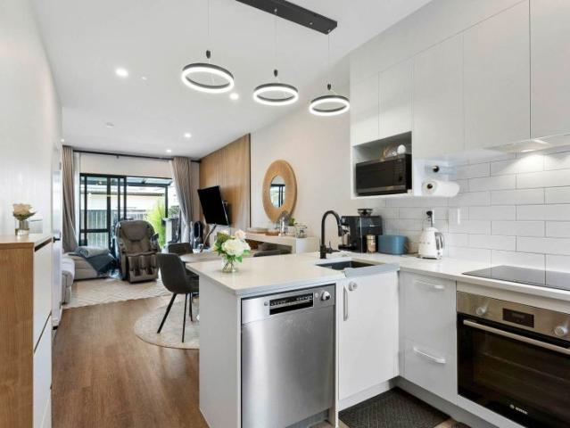 flat bush, 2 bedrooms