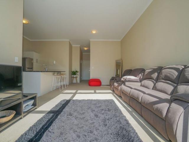 flat bush, 2 bedrooms