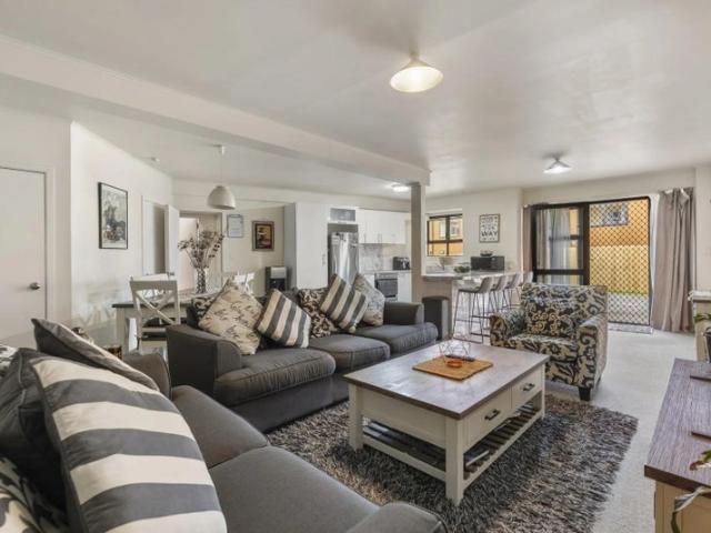 flat bush, 2 bedrooms