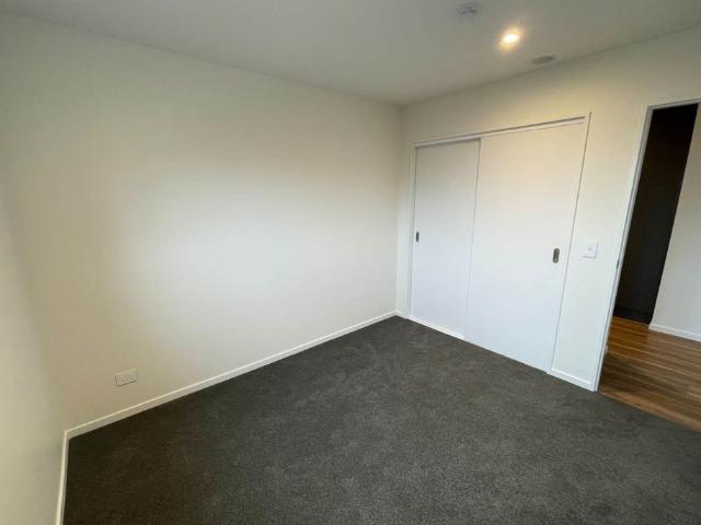Flat Bush 2 Beds Apartment